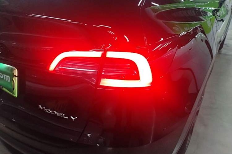 Used Tesla Model Y 2023 Rear-Wheel-Drive Version Right Rear Taillight