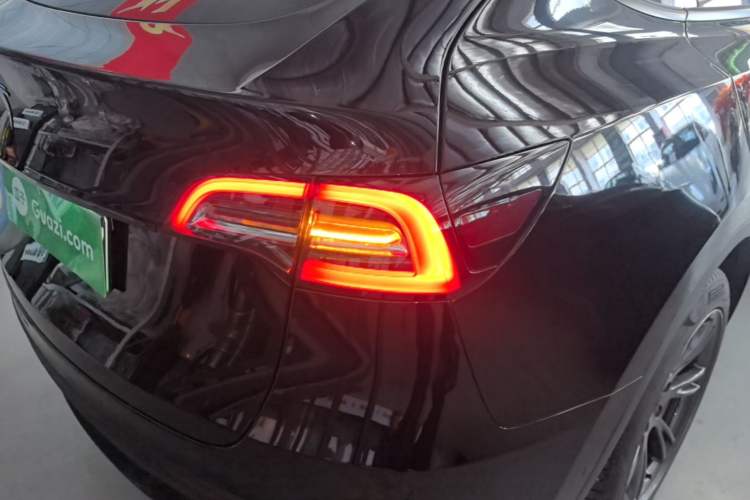 Used Tesla Model Y 2023 Long-Range All-Wheel-Drive Version Right Rear Taillight