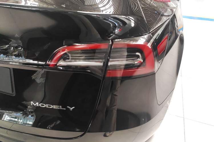 Used Tesla Model Y 2023 Rear-Wheel-Drive Version Right Rear Taillight