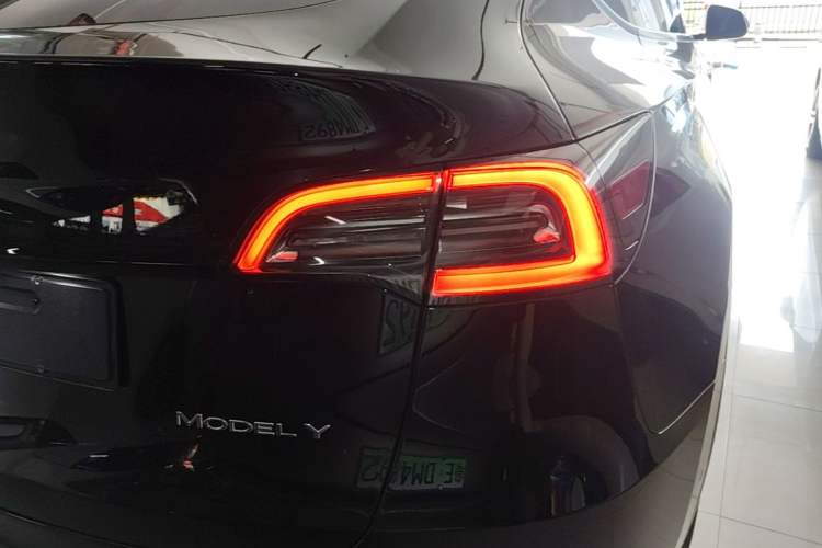 Used Tesla Model Y 2023 Long-Range All-Wheel-Drive Version Right Rear Taillight