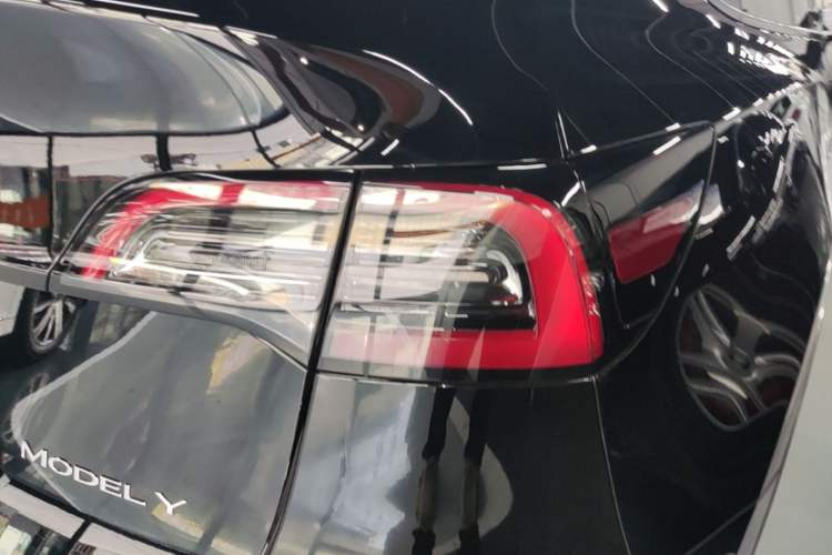 Used Tesla Model Y 2023 Rear-Wheel-Drive Version Right Rear Taillight