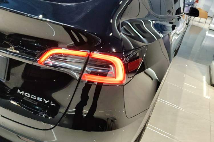 Used Tesla Model Y 2023 Rear-Wheel-Drive Version Right Rear Taillight
