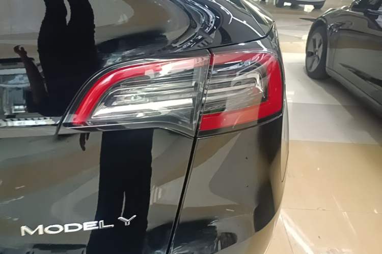 Used Tesla Model Y 2023 Rear-Wheel-Drive Version Right Rear Taillight