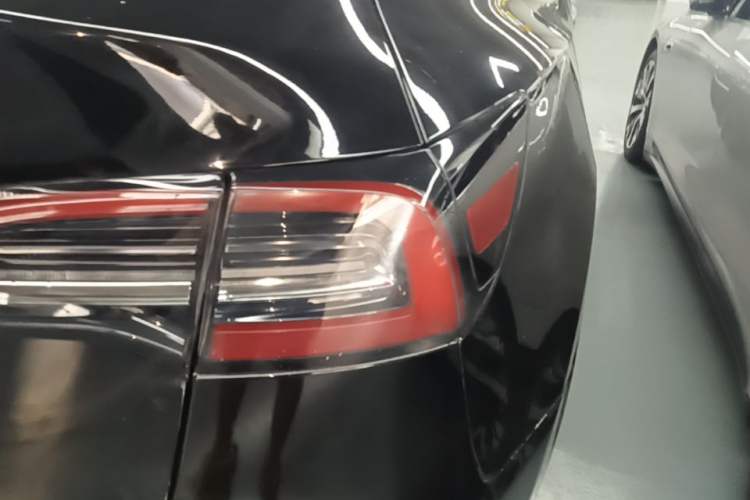 Used Tesla Model Y 2023 Rear-Wheel-Drive Version Right Rear Taillight