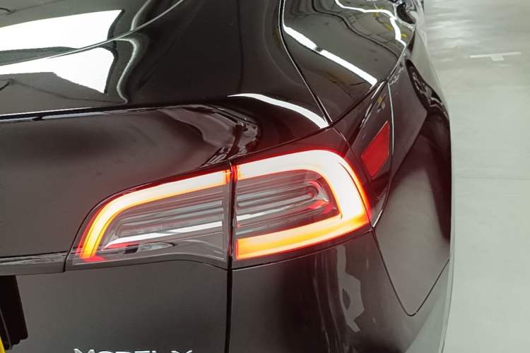 Used Tesla Model Y 2023 Rear-Wheel-Drive Version Right Rear Taillight