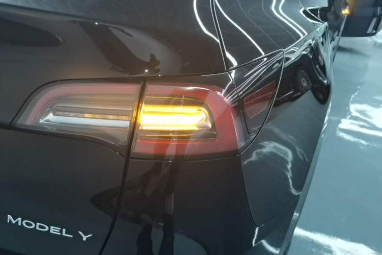 Used Tesla Model Y 2023 Rear-Wheel-Drive Version Right Rear Taillight