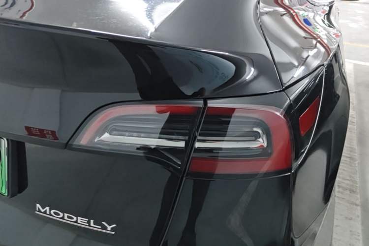 Used Tesla Model Y 2023 High-Performance All-Wheel-Drive Version Right Rear Taillight