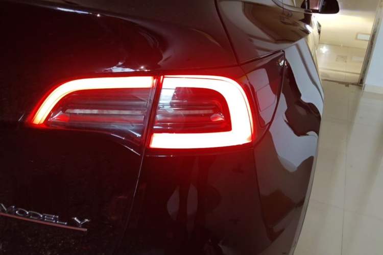 Used Tesla Model Y 2023 Rear-Wheel-Drive Version Right Rear Taillight