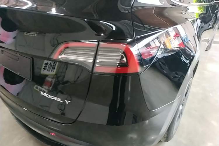 Used Tesla Model Y 2023 Rear-Wheel-Drive Version Right Rear Taillight
