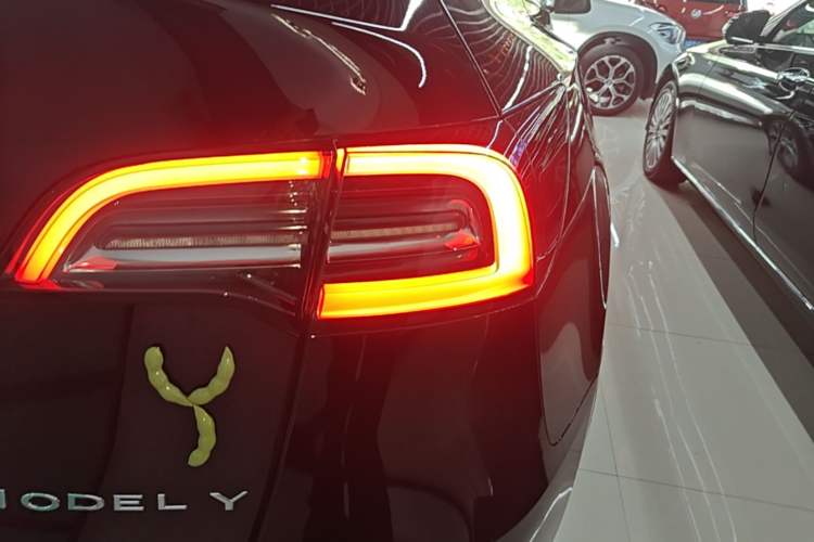 Used Tesla Model Y 2023 Rear-Wheel-Drive Version Right Rear Taillight