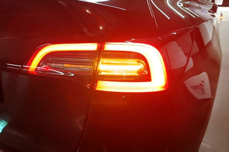 Used Tesla Model Y 2023 Rear-Wheel-Drive Version Right Rear Taillight