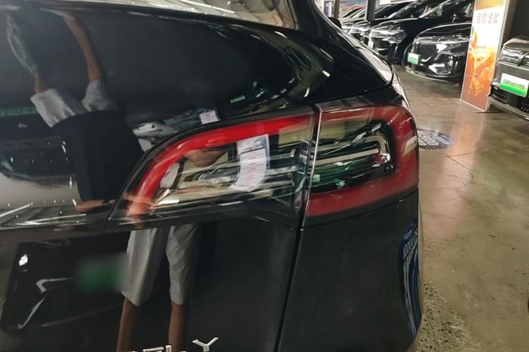 Used Tesla Model Y 2023 Rear-Wheel-Drive Version Right Rear Taillight