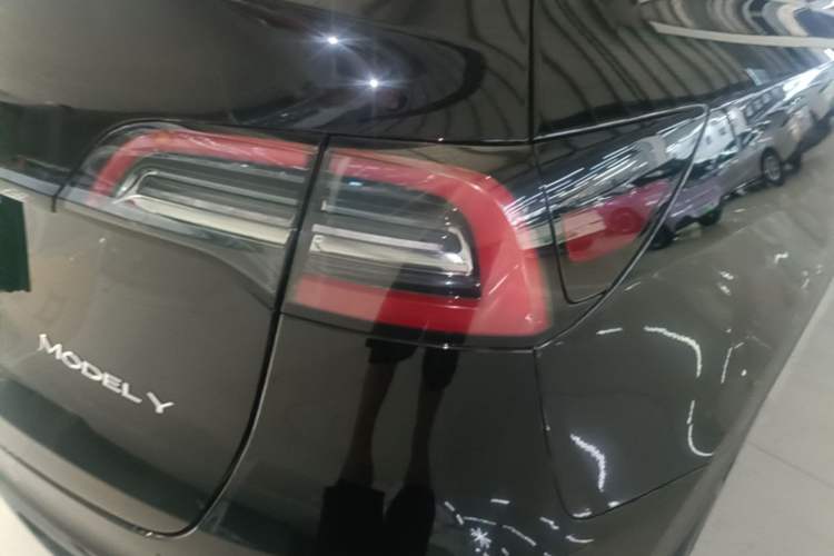 Used Tesla Model Y 2023 Rear-Wheel-Drive Version Right Rear Taillight