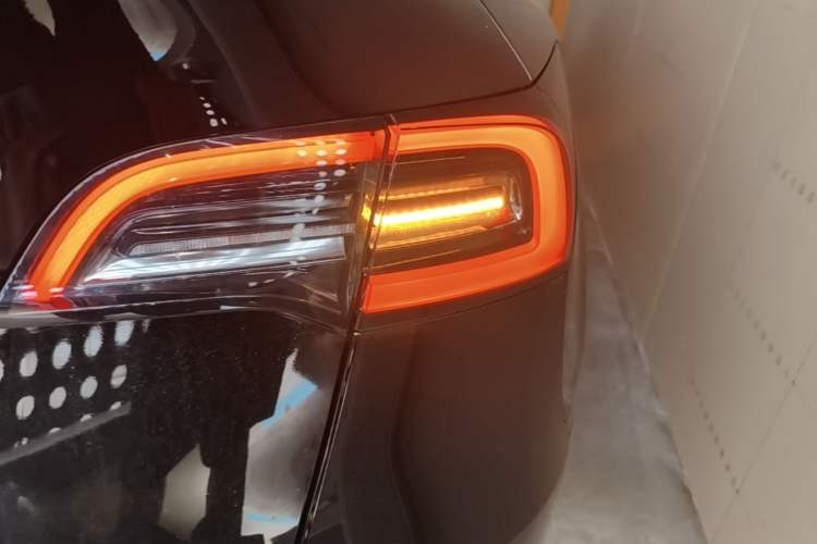 Used Tesla Model Y 2023 Rear-Wheel-Drive Version Right Rear Taillight