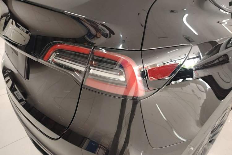 Used Tesla Model Y 2023 Rear-Wheel-Drive Version Right Rear Taillight