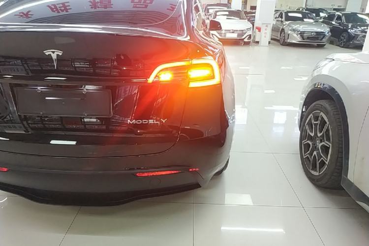 Used Tesla Model Y 2023 Rear-Wheel-Drive Version Right Rear Taillight