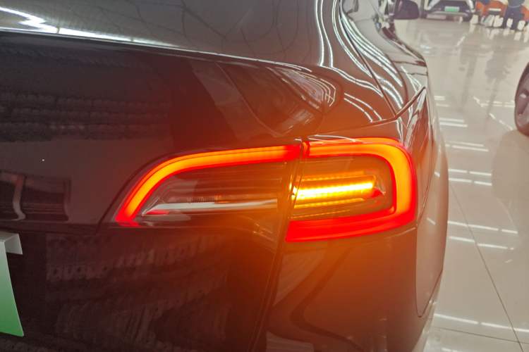 Used Tesla Model Y 2023 Long-Range All-Wheel-Drive Version Right Rear Taillight