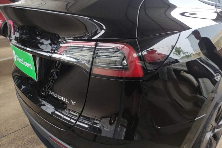 Used Tesla Model Y 2023 Long-Range All-Wheel-Drive Version Right Rear Taillight