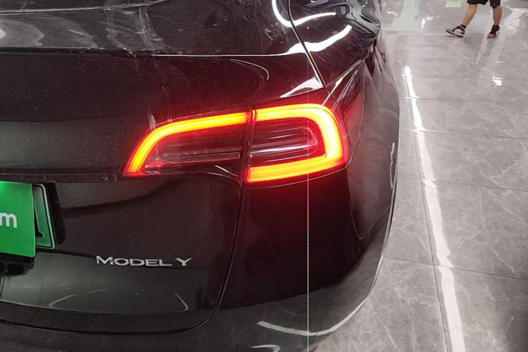Used Tesla Model Y 2023 Rear-Wheel-Drive Version Right Rear Taillight