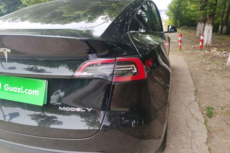 Used Tesla Model Y 2023 Long-Range All-Wheel-Drive Version Right Rear Taillight