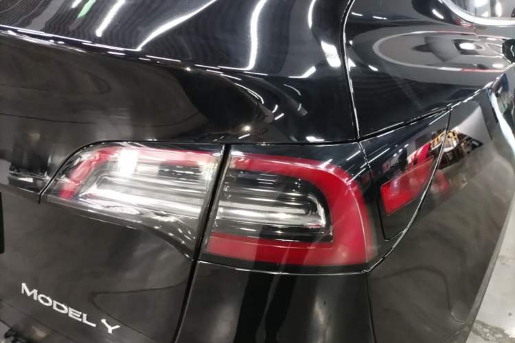Used Tesla Model Y 2023 Rear-Wheel-Drive Version Right Rear Taillight