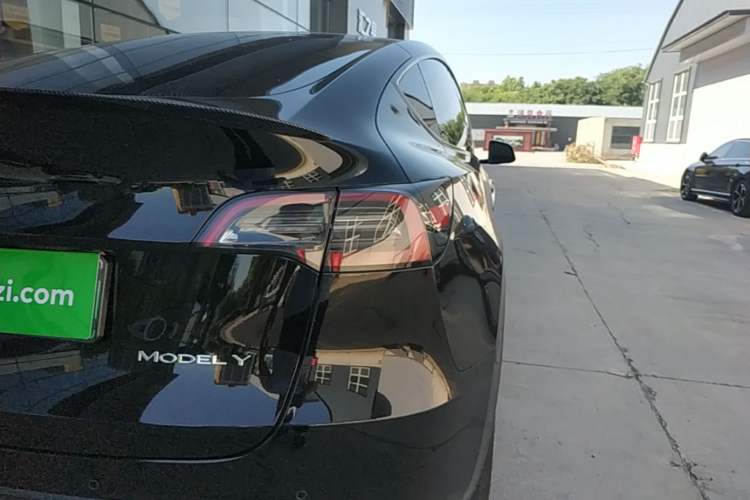 Used Tesla Model Y 2023 Rear-Wheel-Drive Version Right Rear Taillight