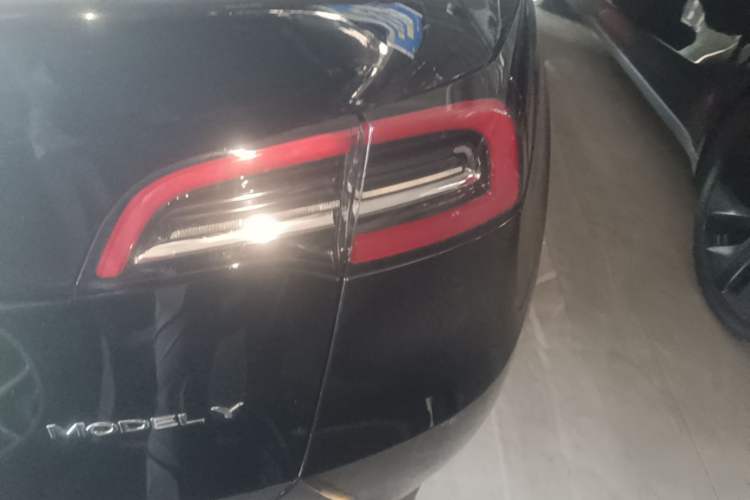 Used Tesla Model Y 2023 Rear-Wheel-Drive Version Right Rear Taillight