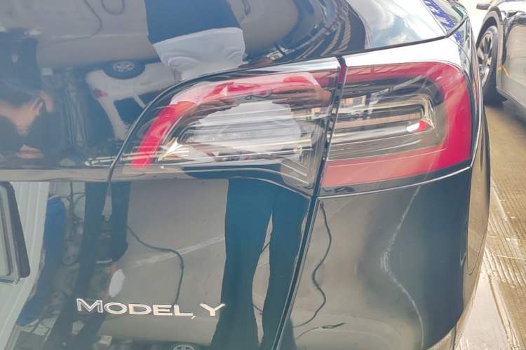 Used Tesla Model Y 2023 Rear-Wheel-Drive Version Right Rear Taillight