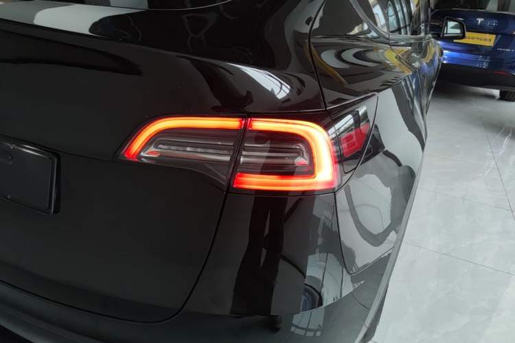 Used Tesla Model Y 2023 Rear-Wheel-Drive Version Right Rear Taillight