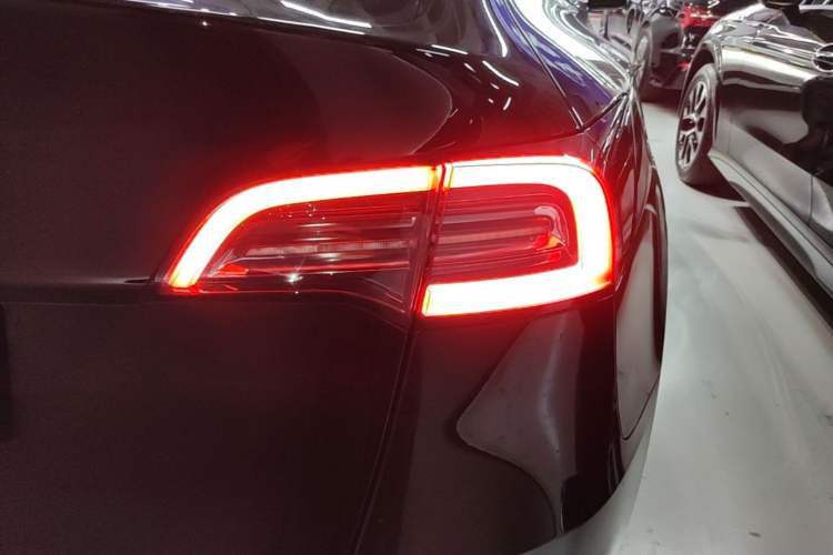 Used Tesla Model Y 2023 Long-Range All-Wheel-Drive Version Right Rear Taillight