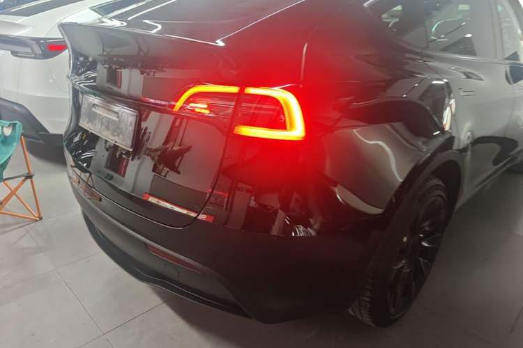 Used Tesla Model Y 2023 Long-Range All-Wheel-Drive Version Right Rear Taillight