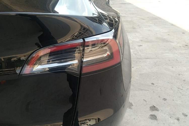 Used Tesla Model Y 2023 Rear-Wheel-Drive Version Right Rear Taillight