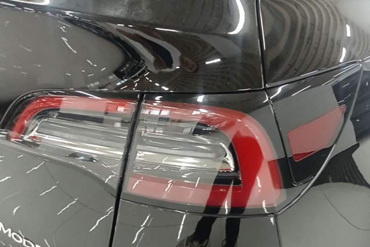 Used Tesla Model Y 2023 Rear-Wheel-Drive Version Right Rear Taillight