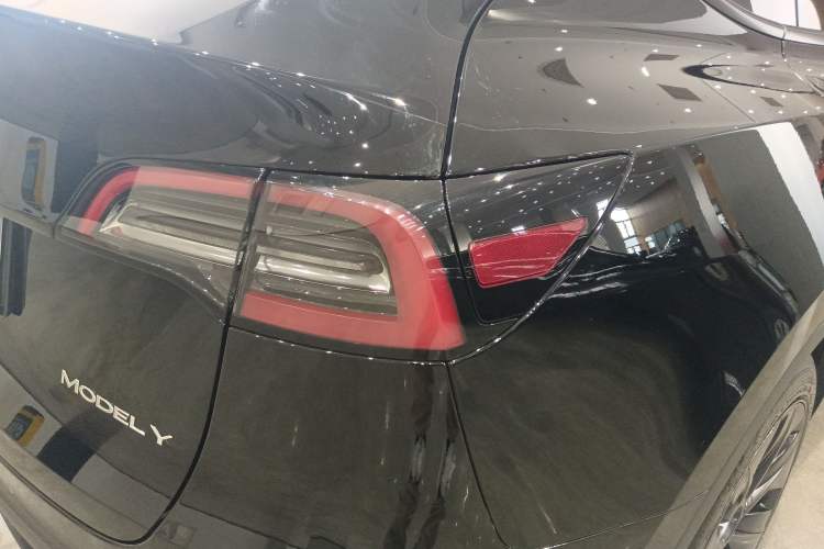 Used Tesla Model Y 2023 Rear-Wheel-Drive Version Right Rear Taillight
