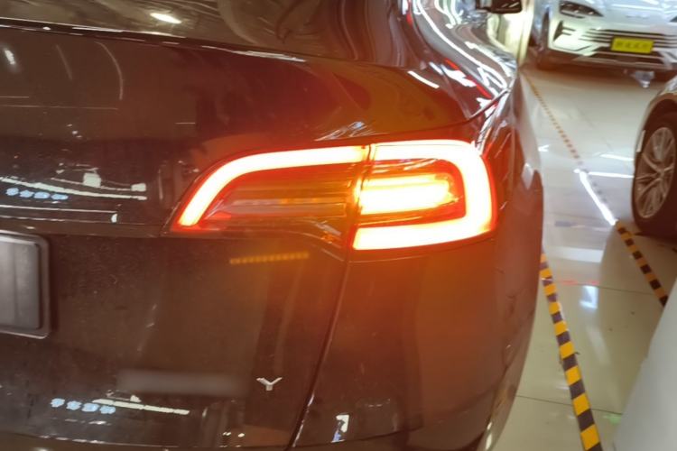 Used Tesla Model Y 2023 Rear-Wheel-Drive Version Right Rear Taillight