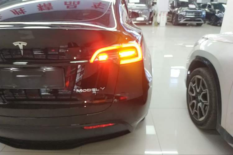 Used Tesla Model Y 2023 Rear-Wheel-Drive Version Right Rear Taillight