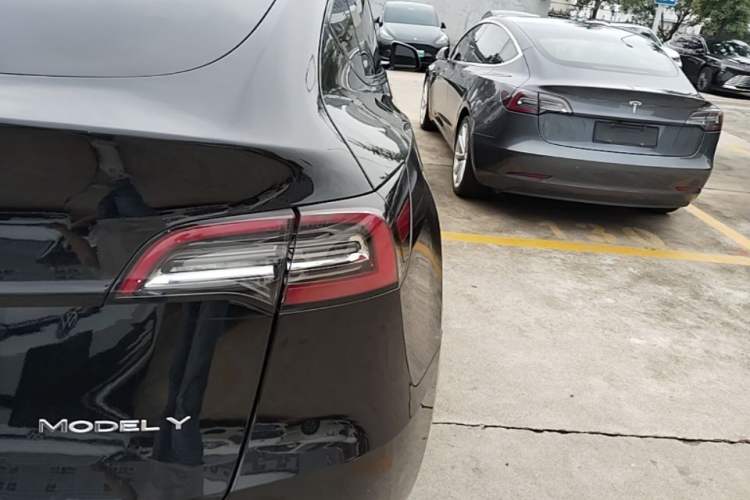 Used Tesla Model Y 2023 Rear-Wheel-Drive Version Right Rear Taillight