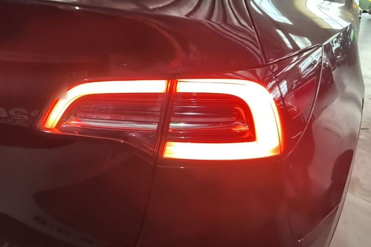 Used Tesla Model Y 2023 Long-Range All-Wheel-Drive Version Right Rear Taillight