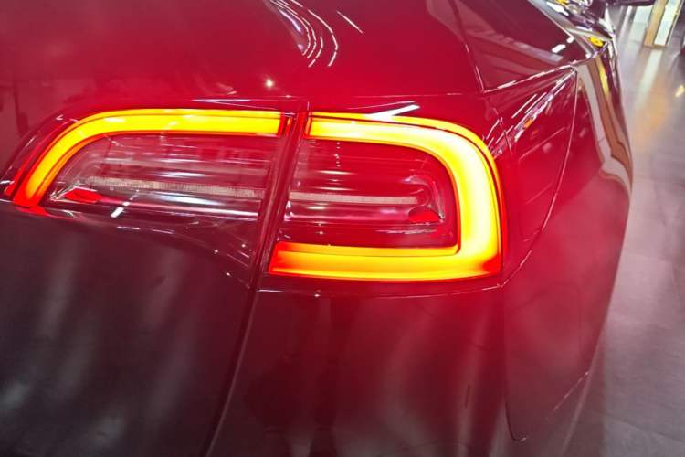 Used Tesla Model Y 2023 Rear-Wheel-Drive Version Right Rear Taillight
