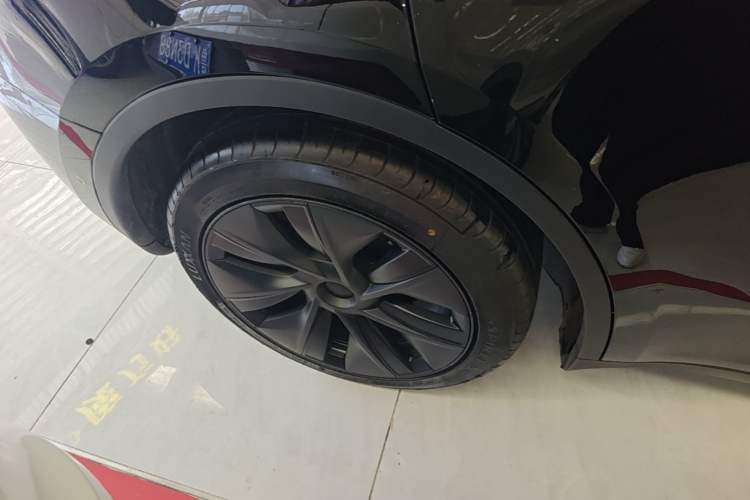 Used Tesla Model Y 2023 Rear-Wheel-Drive Version Right Rear Wheel Hub