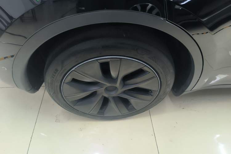 Used Tesla Model Y 2023 Rear-Wheel-Drive Version Right Rear Wheel Hub