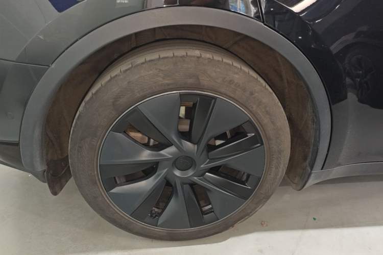 Used Tesla Model Y 2023 Rear-Wheel-Drive Version Right Rear Wheel Hub