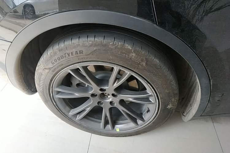 Used Tesla Model Y 2023 Rear-Wheel-Drive Version Right Rear Wheel Hub