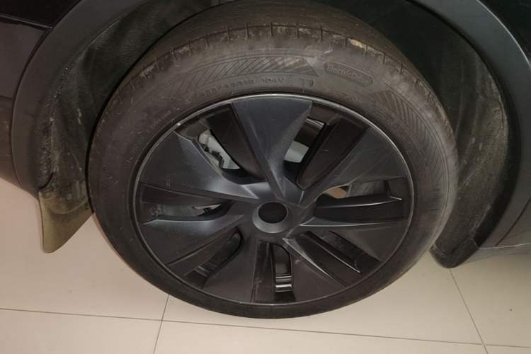 Used Tesla Model Y 2023 Rear-Wheel-Drive Version Right Rear Wheel Hub