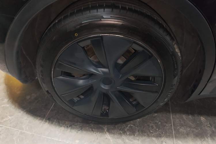 Used Tesla Model Y 2023 Rear-Wheel-Drive Version Right Rear Wheel Hub