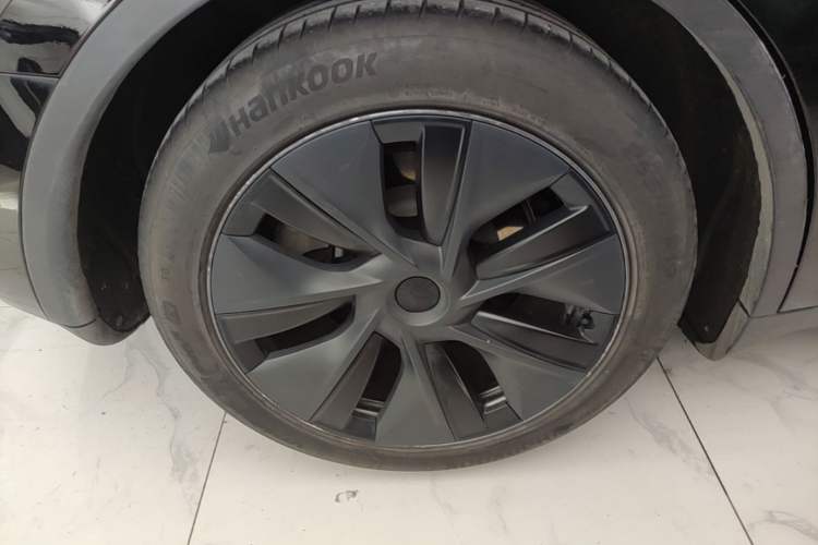 Used Tesla Model Y 2023 Rear-Wheel-Drive Version Right Rear Wheel Hub