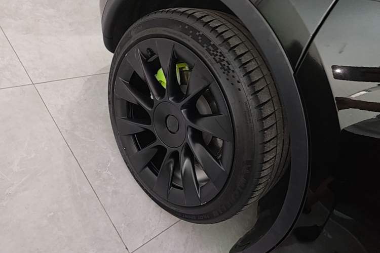 Used Tesla Model Y 2023 Rear-Wheel-Drive Version Right Rear Wheel Hub