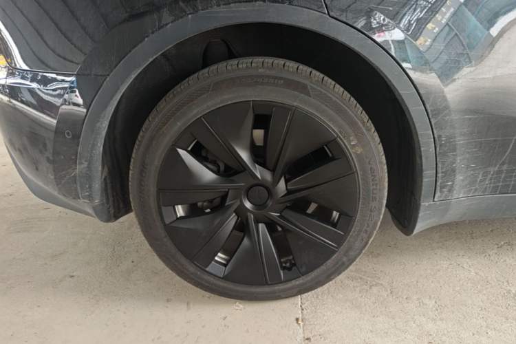 Used Tesla Model Y 2023 Long-Range All-Wheel-Drive Version Right Rear Wheel Hub