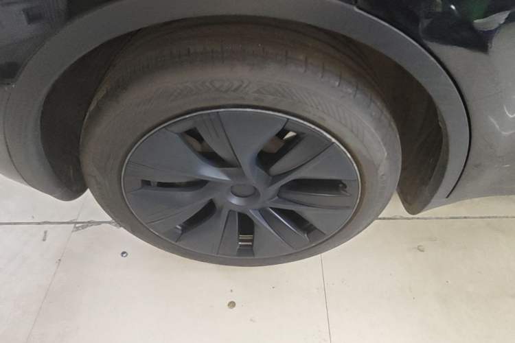 Used Tesla Model Y 2023 Rear-Wheel-Drive Version Right Rear Wheel Hub