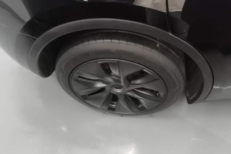 Used Tesla Model Y 2023 Rear-Wheel-Drive Version Right Rear Wheel Hub